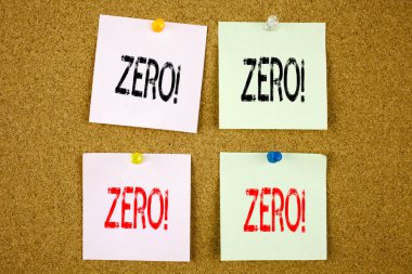 Kavramsal el sıfır iş kavramı sıfır sıfır boşa hoşgörü için renkli yapışkan not yakın çekim üzerinde gösterilen metin resim yazısı ilham yazma