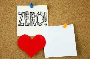 Kavramsal el sıfır kavramı sıfır sıfır boşa hoşgörü ve yapışkan not, hatırlatma mantar arka plan kopya alanı ile yazılı aşk için gösterilen metin resim yazısı ilham yazma