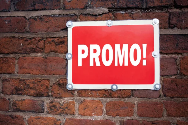 Promo Satış alışveriş ürün promosyon eski duyuru yol işareti ile arka plan ve kopya alanı üzerinde yazılı anlam Promo kavramı gösterilen metin resim yazısı ilham yazma el
