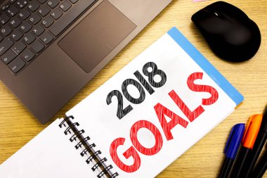 El yazısı metnini başlık 2018 gol gösterilen. Finansal planlama, eski ahşap kalem bilgisayar ile ahşap üzerine kopya alanı ile not etmek üstünde yazılı iş stratejisi için yazma iş kavramı