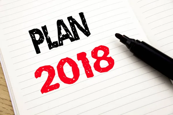 Plan 2018. Concepto de negocio para la planificación de la estrategia Plan de acción escrito en cuaderno con espacio de copia en el fondo del libro con rotulador —  Fotos de Stock