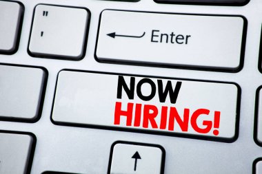 Şimdi Kiralama gösterilen metin yazma. İş kavramı kiralık beyaz klavye tuşu ile kopya alanı üzerinde yazılı işe alım için. Üstten Görünüm.