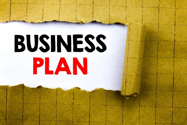 단어, 사업 계획 계획 작성입니다. 준비 프로젝트 전략 노란색 접힌된 종이에 흰 종이에 작성에 대 한 비즈니스 개념. — 스톡 사진