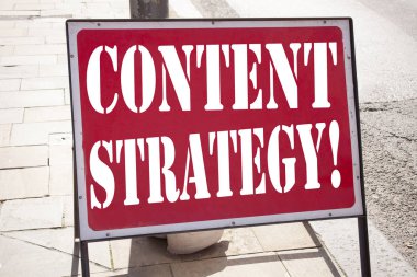 Kavramsal el içerik stratejisi gösterilen metin resim yazısı ilham yazma. İş kavramı ağ web sitesi bilgi yönetimi duyuru yol işaret arka plan ve kopya alanı ile yazılı