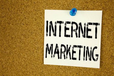 Kavramsal el Internet pazarlama gösterilen metin resim yazısı ilham yazma. Teknoloji stratejisi tasarımı yapışkan not, hatırlatma mantar arka plan kopya alanı ile yazılı için iş kavramı