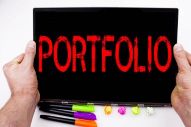 Portföy tablete, ofiste marker, kalem, ileti örneği ile yazılmış metni. İş kavramı kopya alanı ile iş pazarlama tasarım beyaz arka planı için