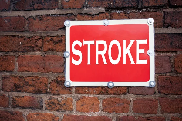 Hand skriva text bildtext inspiration visar Stroke konceptet vilket innebär medicin hälsa stetoskop sjukdom skrivit på gamla tillkännagivande vägskylt med bakgrunden och kopiera utrymme — Stockfoto