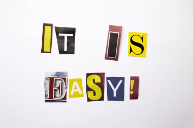 It Easy kavramı gösterilen metin yazma bir kelime farklı dergi gazete mektup beyaz arka plan kopya alanı ile davaya iş için yapılmış