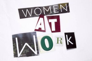 Kadınlar At Work kavramı gösterilen metin yazma bir kelime farklı dergi gazete mektup için iş kavramı kopya alanı ile beyaz zemin üzerine yapılmış