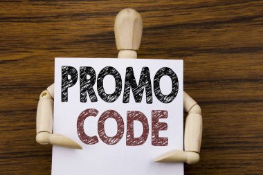 Kavramsal el promosyon kodu gösterilen metin resim yazısı ilham yazma. Promosyon Online ahşap arka plan üzerinde yapışkan not kağıt üzerinde yazılı iş için iş kavramı. Tarafından heykel holding.