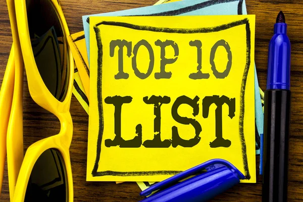 Hand writing text caption inspiration showing Top 10 Ten List. Business concept for Success ten list Written on sticky note paper, wooden background with vacation sunglasses and bold marker — Stock Photo, Image