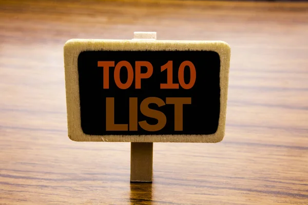 Fogalmi kézzel írás, szöveg felirat inspiráció Top 10 Ten listáját mutatja. Üzleti koncepció sikere tíz listát írt a hirdetőtábla a fa fa háttér. — Stock Fotó