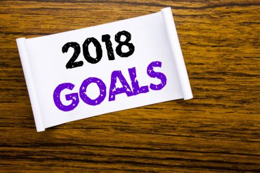 Word, 2018 gol yazma. Ahşap Ahşap yapı görünür arka plan üzerinde yapışkan not kağıt üzerinde yazılı yeni Yer çözünürlükler için iş kavramı.