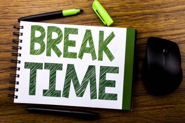 El yazısı duyuru Break zaman gösterilen metin. İş kavramı durdurmak Duraklat üzerinden iş defter kitap bir not kağıdına ahşap arka plan üzerinde yazılı atölye için. Yeşil word mektup. Fare için ileri.