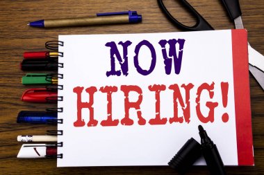 Şimdi yapışkan not iletisi üzerinde yazılı Kiralama