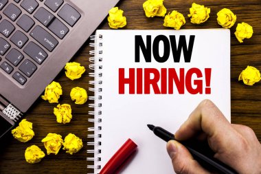 Şimdi yapışkan not iletisi üzerinde yazılı Kiralama