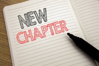 Yeni bölüm gösteren el yazısı duyuru metin. Yeni gelecek marker kalem ile kitap arka plan üzerinde kopya alanı ile defter üzerinde yazılı hayata başlayan iş kavramı