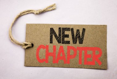 Yeni bölüm gösterilen metin resim yazısı ilham yazma el. Yeni gelecek beyaz vintage arka plan üzerinde fiyat etiketi kağıda yazılı hayata başlayan iş kavramı.