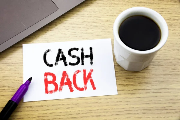 Testo di annuncio calligrafia che mostra Cash Back Cashback. Business concept per Money Assurance scritto sul taccuino sullo sfondo in legno in ufficio con caffè portatile — Foto Stock