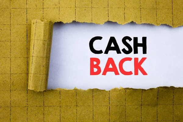 Cash Back Bonus Cashback. Affärsidé för pengar Assurance skriven på vitt papper på det gula vikta papperet. — Stockfoto