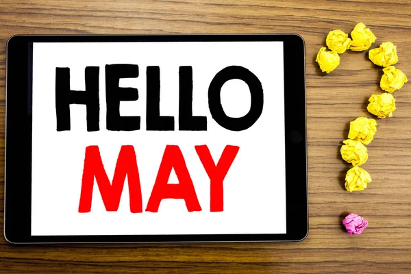 Escribir texto mostrando Hello May Month. Concepto de negocio para el próximo mes de primavera escrito en tableta sobre el fondo de madera con signo de interrogación de papel plegado . —  Fotos de Stock