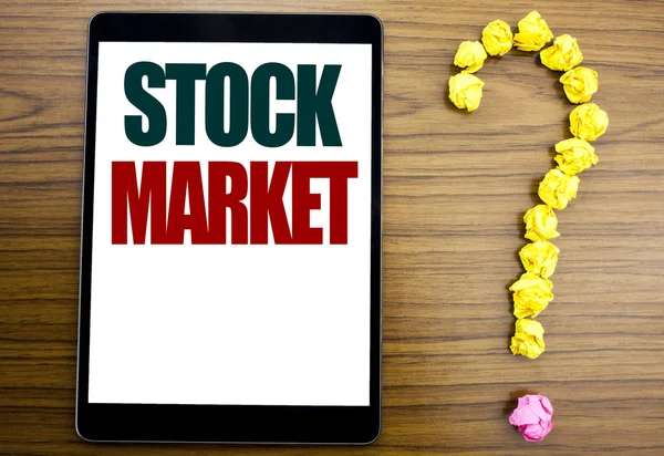 Palavra, escrevendo Stock Market. Conceito de negócio para troca de ações de equidade Escrito em tablet, fundo de madeira com ponto de interrogação no final . — Fotografia de Stock