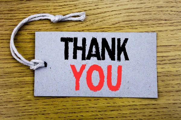 Концептуальний підпис підпису тексту, що показує Дякую. Бізнес-концепція вдячності Дякую, написана на папері з копією простору на дерев'яному вінтажному фоні — стокове фото