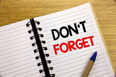 Word, unutmayın yazma. Don t bellek kalem marker ile eski ahşap ahşap arka plan üzerinde kopya alanı ile not etmek üstünde yazılı Remider için iş kavramı
