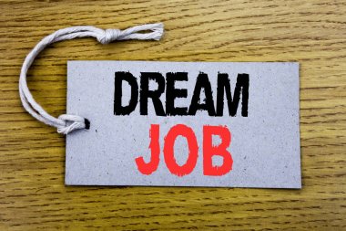 Kavramsal el rüya iş gösterilen metin resim yazısı yazma. İş kavramı ile kopya alanı ahşap antika arka plan üzerinde fiyat etiketi kağıtta yazılı kariyer hakkında rüya için