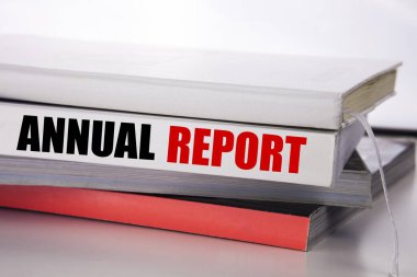 Faaliyet Raporu gösterilen metin yazma. Beyaz arka plan üzerinde kitap yazıldı performans analiz için iş kavramı.
