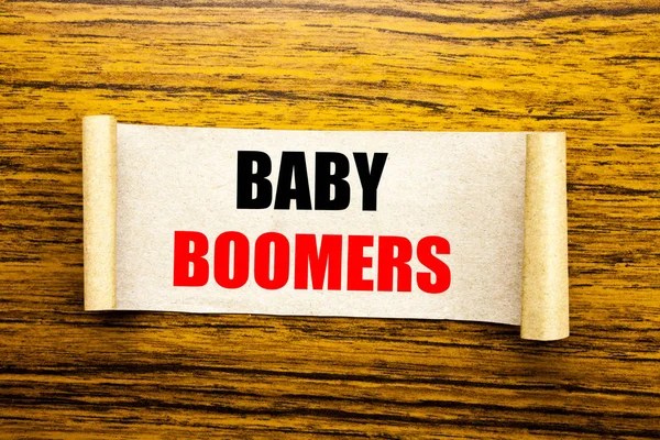 Escritura a mano texto pie de foto inspiración mostrando Baby Boomers. Concepto de negocio para la generación demográfica escrito en papel adhesivo sobre el fondo de madera . — Foto de Stock