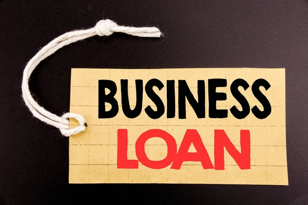 Parola, scrivendo Business Loan. Business concept per la vendita online Finanziamento Finanza Credito scritto sul cartellino del prezzo su sfondo nero vintage . — Foto Stock