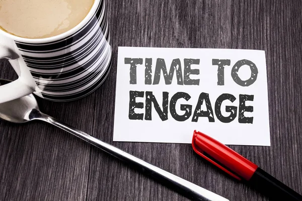 Conceptual hand writing text caption showing Time To Engage. Business concept for Engagement Involvement written on sticky note paper on the wooden wood background. With coffee and marker — Stock Photo, Image