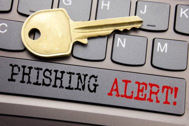 Phishing uyarı gösterilen metin resim yazısı ilham yazma el. Dolandırıcılık uyarı klavye tuşu üzerinde yazılı tehlike için iş kavramı ile anahtar metnin yanına.