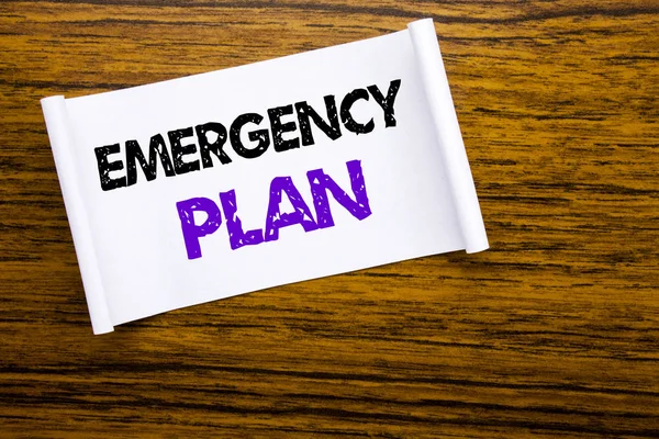 Palavra, escrevendo Plano de Emergência. Conceito de negócio para proteção contra desastres escrito em papel de nota pegajosa no fundo visível da estrutura de madeira . — Fotografia de Stock