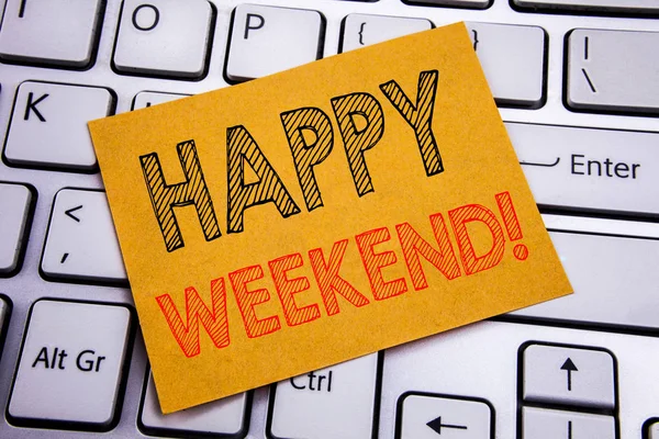 Conceptual hand writing text caption inspiration showing Heppy Weekend . Business concept for Weekend Message written on sticky note paper on the white keyboard background. — Stock Photo, Image