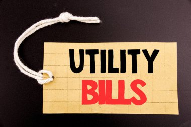 Word, yardımcı programı'nı faturaları yazma. Online satış para Bill siyah vintage arka plan üzerinde fiyat etiketi kağıda yazılı ödeme için iş kavramı.