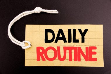 Word, günlük rutin yazma. Online satış alışılmış klasik siyah arka plan üzerinde fiyat etiketi kağıda yazılı yaşam tarzı için iş kavramı.