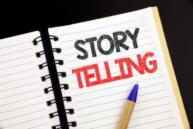 Hikaye anlatımı gösteren el yazısı duyuru metin. İş kavramı anlatan hikaye kalem marker ile eski ahşap ahşap arka plan üzerinde kopya alanı ile not etmek üstünde yazılı mesaj için