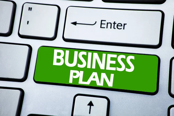 Текст объявления о почерке, показывающий бизнес-план. Бизнес-концепция для Mission или Vision написана на синем ключе на клавиатурном фоне . — стоковое фото