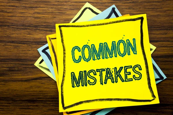 Conceptual hand writing text caption inspiration showing Common Mistakes. Business concept for Common Concept written on sticky note paper on the wooden wood background. — Stock Photo, Image