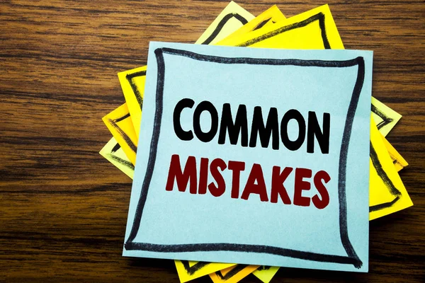 Hand writing text caption inspiration showing Common Mistakes. Business concept for Common Concept written on sticky note paper on the wooden wood background. — Stock Photo, Image