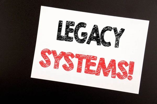 Hand schrijven tekst bijschrift inspiratie weergegeven: Legacy systemen. Businessconcept voor Upgrade Soa applicatie geschreven op notitie, zwarte achtergrond met kopie ruimte — Stockfoto