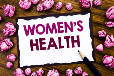 Kadın sağlığı gösterilen metin resim yazısı ilham yazma el. Kadın kutlama yazılmış yapışkan not kağıdı, katlanmış pembe kağıt anlam düşünce ile ahşap arka plan için iş kavramı