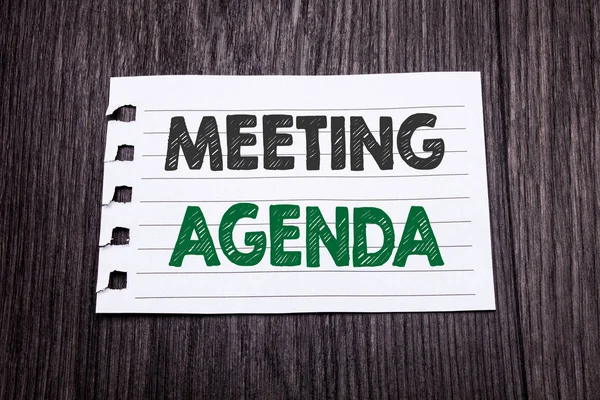 Parola, scrivere l'agenda della riunione. Business concept per Business Schedule Piano scritto su carta appiccicosa sullo sfondo in legno scuro. Nero e verde . — Foto Stock