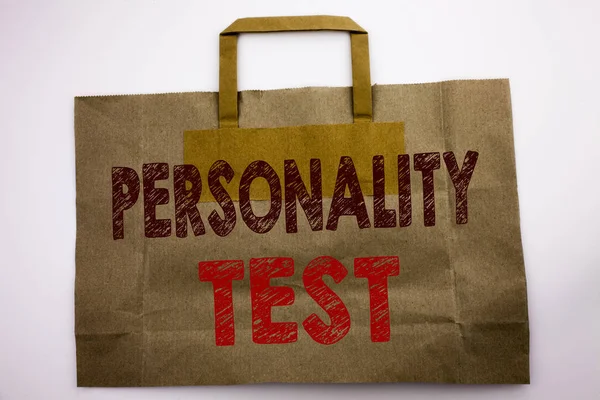 Palavra, escrita Teste de Personalidade. Conceito de negócio para avaliação de atitude Escrito em saco de compras, fundo isolado branco . — Fotografia de Stock