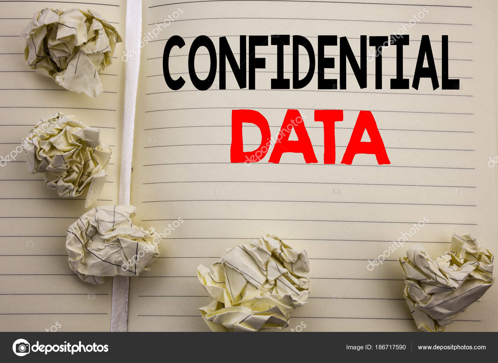Texte Manuscrit Montrant Les Donnees Confidentielles Ecriture De Concept D Entreprise Pour Secret Protection Ecrit Sur Papier Pour Bloc Notes Fond Blanc Avec Vue Sur L Espace Et Le Bureau Photographie Artursz C