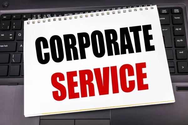 Kézzel írott szöveg mutatja, vállalati szolgáltatás. Üzleti koncepció írásban a Csr digitális tartalom jegyzék Megjegyzés papír a fekete billentyűzet háttér. — Stock Fotó