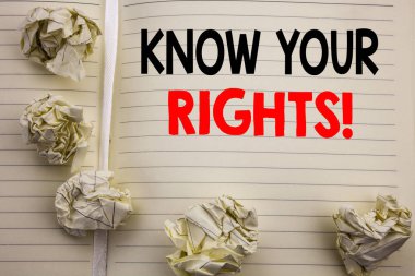 Biliyorum Sayın hakları gösteren el yazısı metin. Not defteri not kağıdı, uzay ve office manzaralı beyaz arka plan üzerinde adalet eğitim yazılı için yazma iş kavramı.