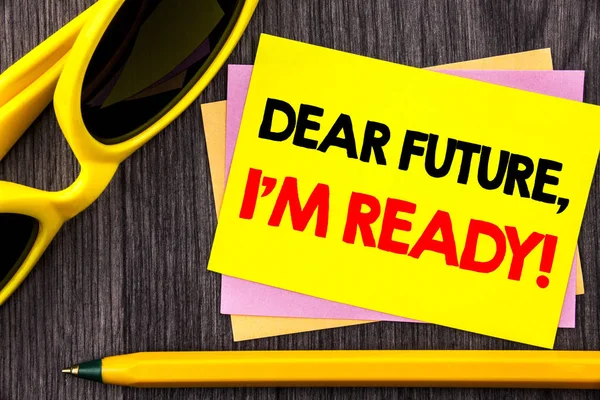 Conceptual hand text showing Dear Future, I Am Ready. Business photo showcasing Inspirational Motivational Plan Achievement Confidence written on Stiky Note Paper with Pen on the wood background. — Stock Photo, Image